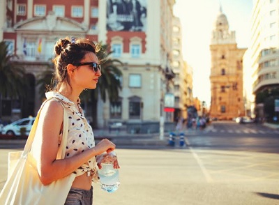 Vacanze al mare, in montagna o in città: l’importanza della giusta idratazione