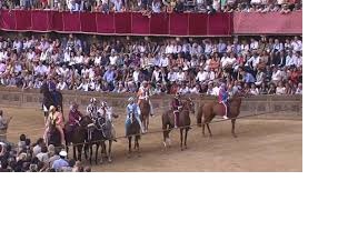 Siena/ E’ morto il turista colto da malore alle prove del Palio