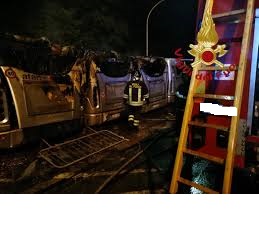 Roma/ incendio al deposito Atac, in fiamme sette bus