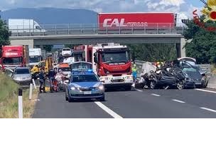Cronaca nazionale/ Incidente sulla A1, quattro morti, due sono bambini