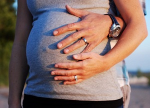 Salute/ Una donna su 6 partorisce mentre ha il Covid