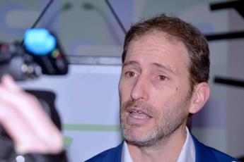 Soldi dal Venezuela a Casaleggio, il figlio Davide: “Mio padre diffamato da morto ma M5S non lo ha difeso”