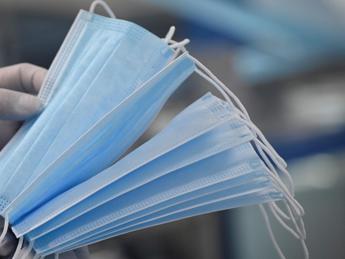 Mascherine in reparti fragili, 30 giugno scade obbligo: verso circolare