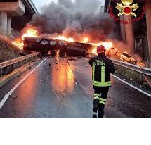 tir cade dal viadotto