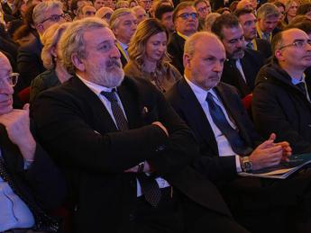 Sanità, Emiliano a Schillaci: “Rimuovere tetti spesa a quelle privata”