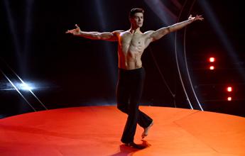 Sanremo 2024, la finale: ovazione per Roberto Bolle, boom televoto