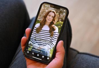 Kate Middleton e il cancro, l’annuncio e il retroscena: “Ha scritto ogni parola da sola”