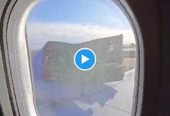 Boeing, panico a bordo di un 737-800: pezzo si stacca e finisce sull’ala – Video