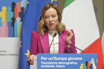 Natalità, Meloni: “Decrescita non è mai felice, se applicata a demografia futuro a rischio”
