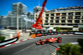 Gp Monaco, Leclerc in pole con Ferrari davanti a Piastri e Sainz