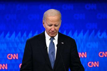 Biden flop nel confronto tv, panico tra i dem: “Serve altro candidato”