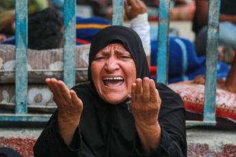 Israele-Gaza, raid nel campo di Nuseirat. Ospedale Al-Aqsa: “Almeno 107 morti”