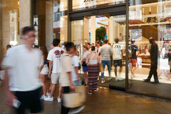 Saldi, dai cambi allo sconto sul prezzo iniziale: i diritti del cliente